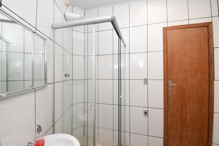Casa à venda com 443m², 5 quartos e 5 vagasBanheiro do Quarto Externo 2