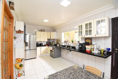 Casa à venda com 443m², 5 quartos e 5 vagasCozinha