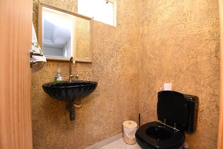 Casa à venda com 443m², 5 quartos e 5 vagasLavabo