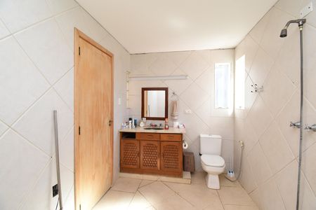 Casa à venda com 443m², 5 quartos e 5 vagasBanheiro da Suíte 2