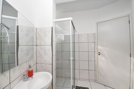 Casa à venda com 443m², 5 quartos e 5 vagasBanheiro do Quarto Externo 1
