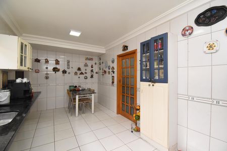 Casa à venda com 443m², 5 quartos e 5 vagasCozinha