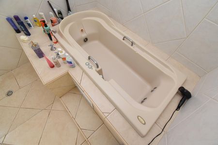 Casa à venda com 443m², 5 quartos e 5 vagasBanheiro da Suíte 2