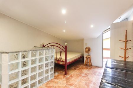Casa de condomínio à venda com 90m², 2 quartos e 2 vagas Casa de condomínio à venda com 90m², 2 quartos e 2 vagasSótão