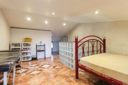 Casa de condomínio à venda com 90m², 2 quartos e 2 vagas Casa de condomínio à venda com 90m², 2 quartos e 2 vagasSótão
