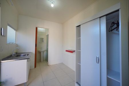Sala/Cozinha de kitnet/studio para alugar com 1 quarto, 15m² em Balneario, Florianópolis