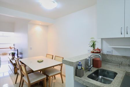 Apartamento para alugar com 100m², 3 quartos e sem vaga Apartamento para alugar com 100m², 3 quartos e sem vagaCozinha