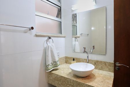 Apartamento para alugar com 100m², 3 quartos e sem vaga Apartamento para alugar com 100m², 3 quartos e sem vagaBanheiro da Suíte