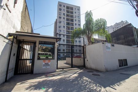 Apartamento para alugar com 46m², 2 quartos e 1 vaga Apartamento para alugar com 46m², 2 quartos e 1 vagaFachada