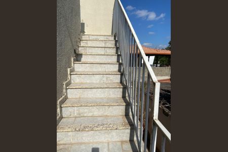 Apartamento para alugar com 85m², 2 quartos e 1 vaga Apartamento para alugar com 85m², 2 quartos e 1 vagaEscada
