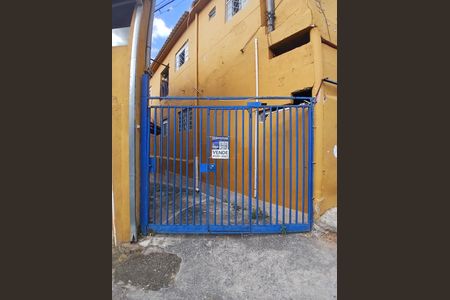 Casa à venda com 200m², 2 quartos e 2 vagas Casa à venda com 200m², 2 quartos e 2 vagasFachada