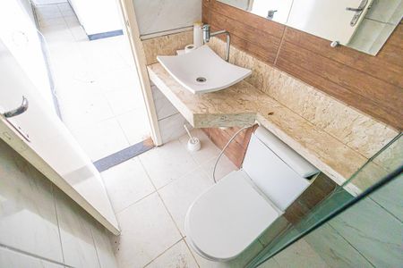 Casa à venda com 200m², 2 quartos e 2 vagas Casa à venda com 200m², 2 quartos e 2 vagasBanheiro