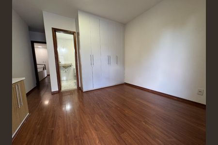 Casa à venda com 352m², 4 quartos e 2 vagas
