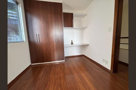 Casa à venda com 4 quartos, 352m² em Heliópolis, Belo Horizonte