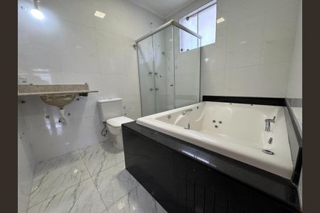 Casa à venda com 352m², 4 quartos e 2 vagas