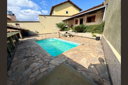 Casa à venda com 483m², 4 quartos e 6 vagas