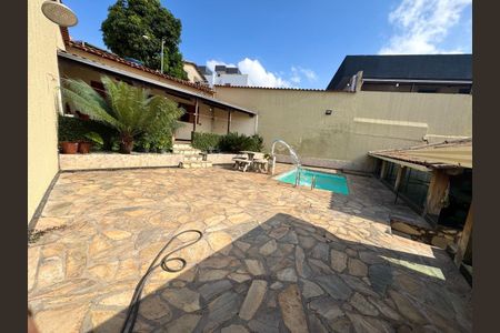 Casa à venda com 483m², 4 quartos e 6 vagas