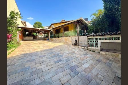 Casa à venda com 483m², 4 quartos e 6 vagas