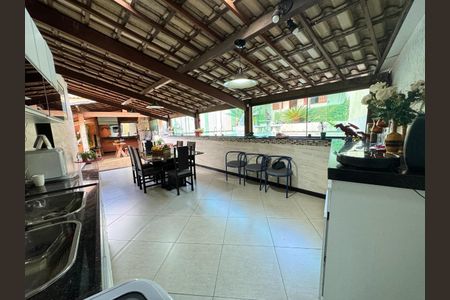 Casa à venda com 483m², 4 quartos e 6 vagas