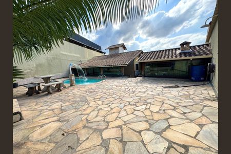 Casa à venda com 483m², 4 quartos e 6 vagas