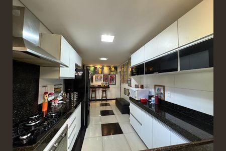 Casa à venda com 483m², 4 quartos e 6 vagas