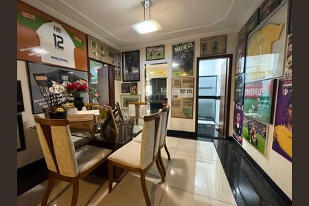 Casa à venda com 4 quartos, 483m² em Copacabana, Belo Horizonte