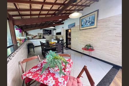 Casa à venda com 4 quartos, 483m² em Copacabana, Belo Horizonte
