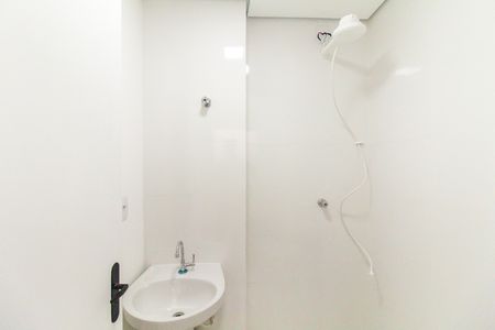Apartamento para alugar com 33m², 2 quartos e sem vaga Apartamento para alugar com 33m², 2 quartos e sem vagaBanheiro