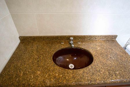 Casa à venda com 100m², 4 quartos e 2 vagasBanheiro Social