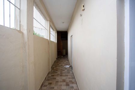 Casa à venda com 100m², 4 quartos e 2 vagasCorredor