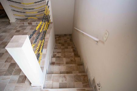 Casa à venda com 100m², 4 quartos e 2 vagasEscada