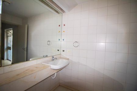 Apartamento para alugar com 140m², 3 quartos e 2 vagas Apartamento para alugar com 140m², 3 quartos e 2 vagasBanheiro da Suite