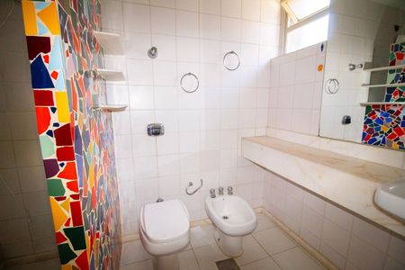 Apartamento para alugar com 140m², 3 quartos e 2 vagas Apartamento para alugar com 140m², 3 quartos e 2 vagasBanheiro da Suite