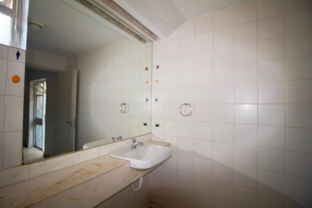 Apartamento para alugar com 140m², 3 quartos e 2 vagas Apartamento para alugar com 140m², 3 quartos e 2 vagasBanheiro da Suite