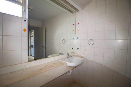 Apartamento para alugar com 140m², 3 quartos e 2 vagas Apartamento para alugar com 140m², 3 quartos e 2 vagasBanheiro da Suite