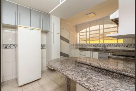Casa à venda com 4 quartos, 300m² em Cambuci, São Paulo