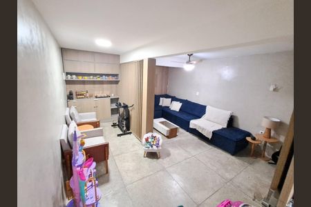 Casa à venda com 4 quartos, 200m² em Alvorada, Contagem