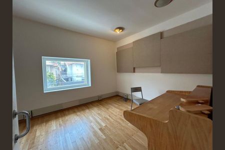 Casa à venda com 8 quartos, 200m² em Vila Mariana, São Paulo