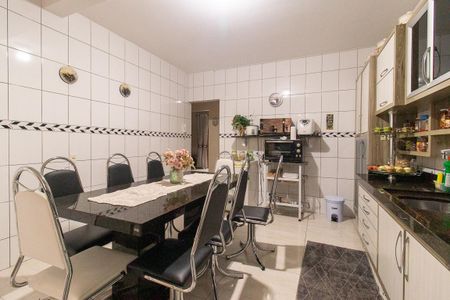 Casa à venda com 410m², 4 quartos e 8 vagas Casa à venda com 410m², 4 quartos e 8 vagasCozinha