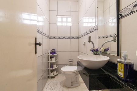 Casa à venda com 410m², 4 quartos e 8 vagas Casa à venda com 410m², 4 quartos e 8 vagasLavabo