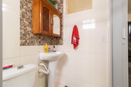 Casa à venda com 410m², 4 quartos e 8 vagas Casa à venda com 410m², 4 quartos e 8 vagasBanheiro da Suíte 2