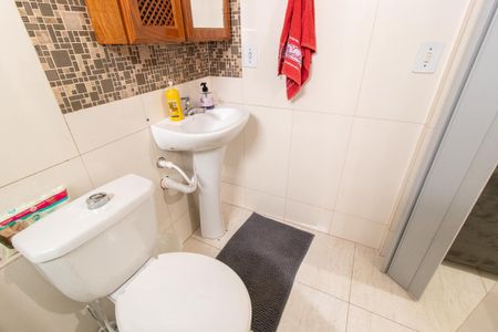 Casa à venda com 410m², 4 quartos e 8 vagas Casa à venda com 410m², 4 quartos e 8 vagasBanheiro da Suíte 2
