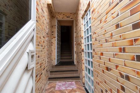 Casa à venda com 410m², 4 quartos e 8 vagas Casa à venda com 410m², 4 quartos e 8 vagasEntrada 2