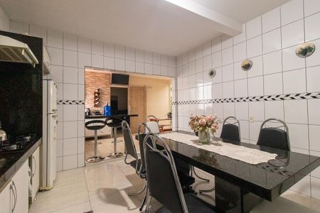 Casa à venda com 410m², 4 quartos e 8 vagas Casa à venda com 410m², 4 quartos e 8 vagasCozinha