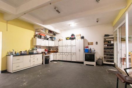 Casa à venda com 410m², 4 quartos e 8 vagas Casa à venda com 410m², 4 quartos e 8 vagasÁrea comum