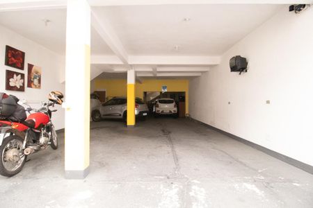Casa à venda com 410m², 4 quartos e 8 vagas Casa à venda com 410m², 4 quartos e 8 vagasGaragem