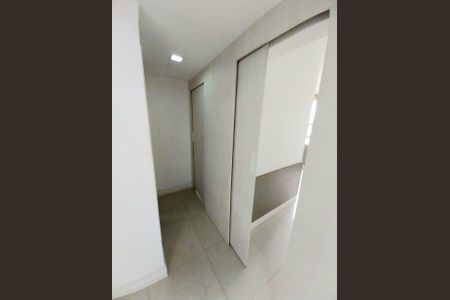 Corredor de apartamento à venda com 2 quartos, 60m² em São Lourenço, Niterói