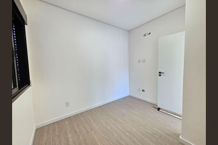 Casa à venda com 130m², 3 quartos e 4 vagas