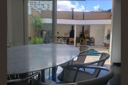 Casa à venda com 6 quartos, 560m² em Vila Mariana, São Paulo