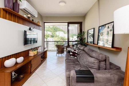 Apartamento à venda com 104m², 2 quartos e 1 vaga Apartamento à venda com 104m², 2 quartos e 1 vagaSala